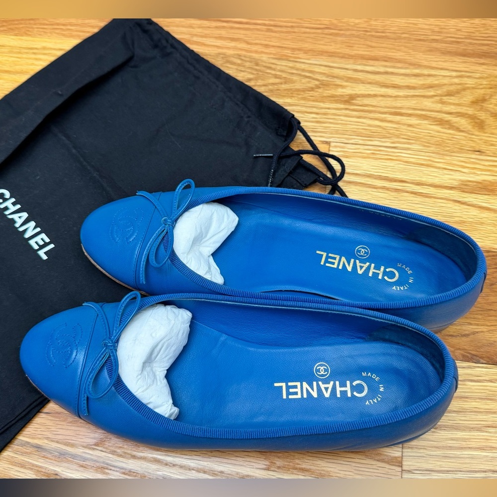CHANEL Blue lambskin ballet flats